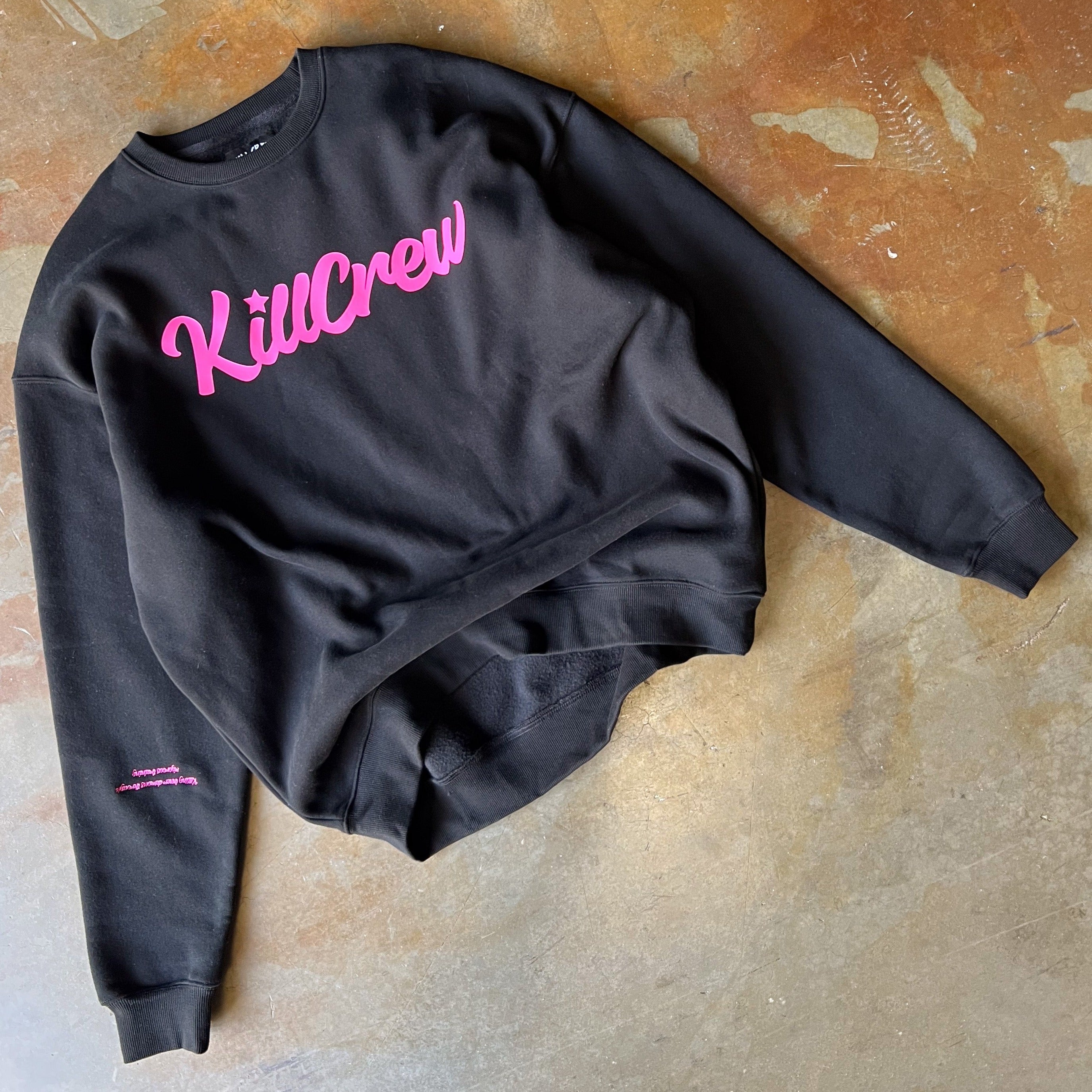 OVERSIZED LUX SCRIPT CREW NECK - BLACK / PINK