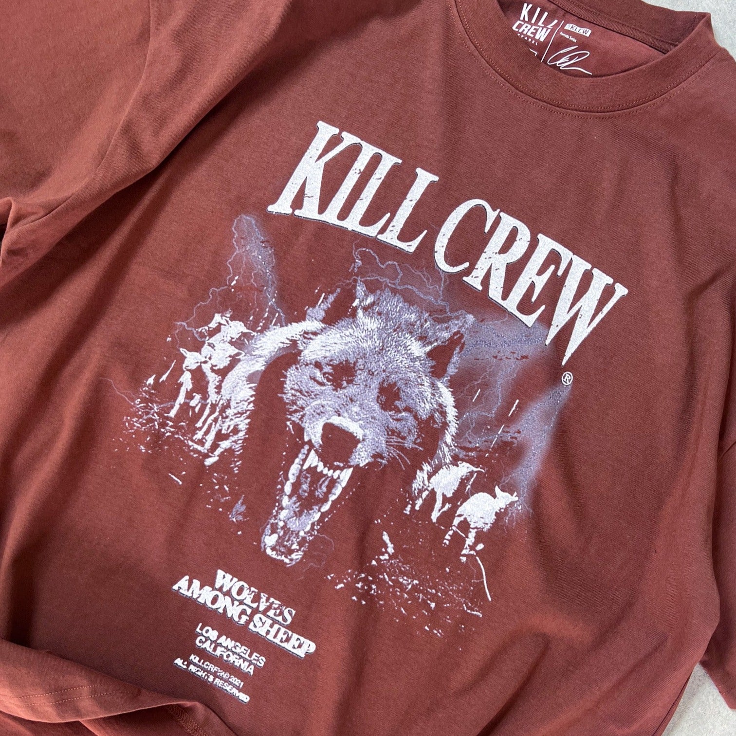 OVERSIZED MIDST OF WOLVES T-SHIRT - BROWN