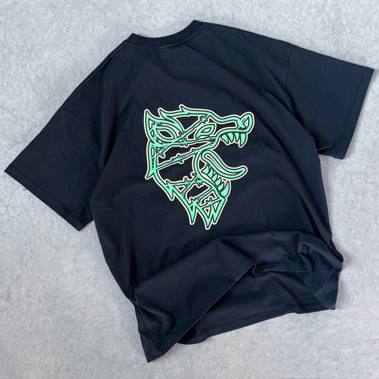 OVERSIZED WOLF T-SHIRT - BLACK / GREEN