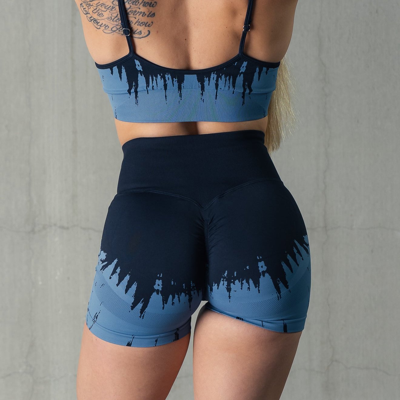 SEAMLESS SHATTER BIKER SHORTS - BLACK / BLUE