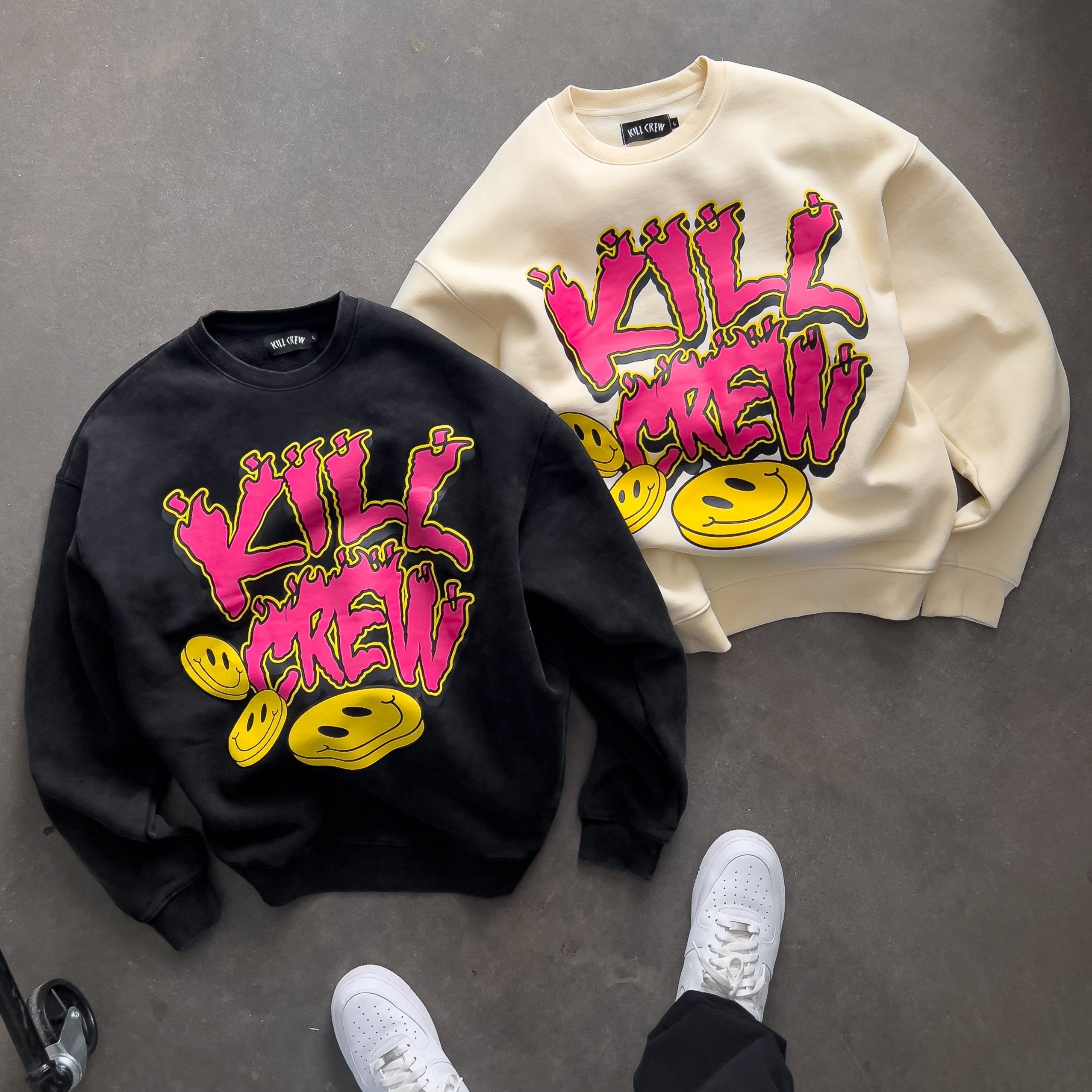 OVERSIZED LUX HAPPY PILLS CREW NECK - BLACK