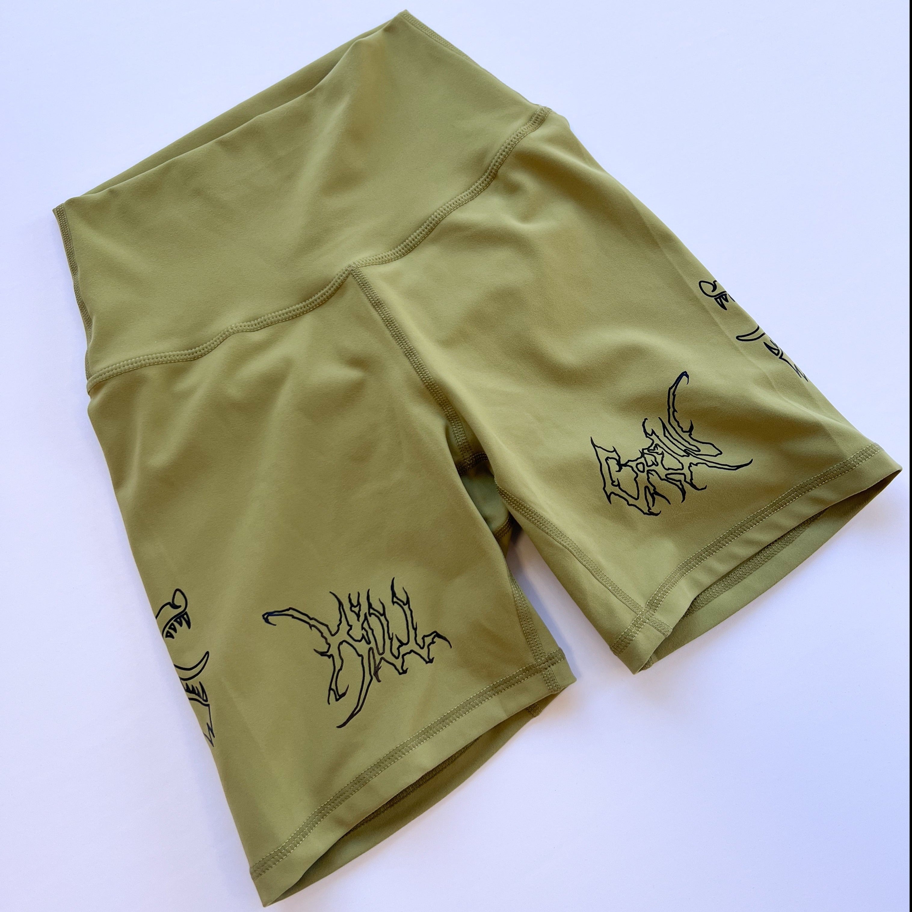 SCRUNCH WOLF BIKER SHORTS - OLIVE / BLACK