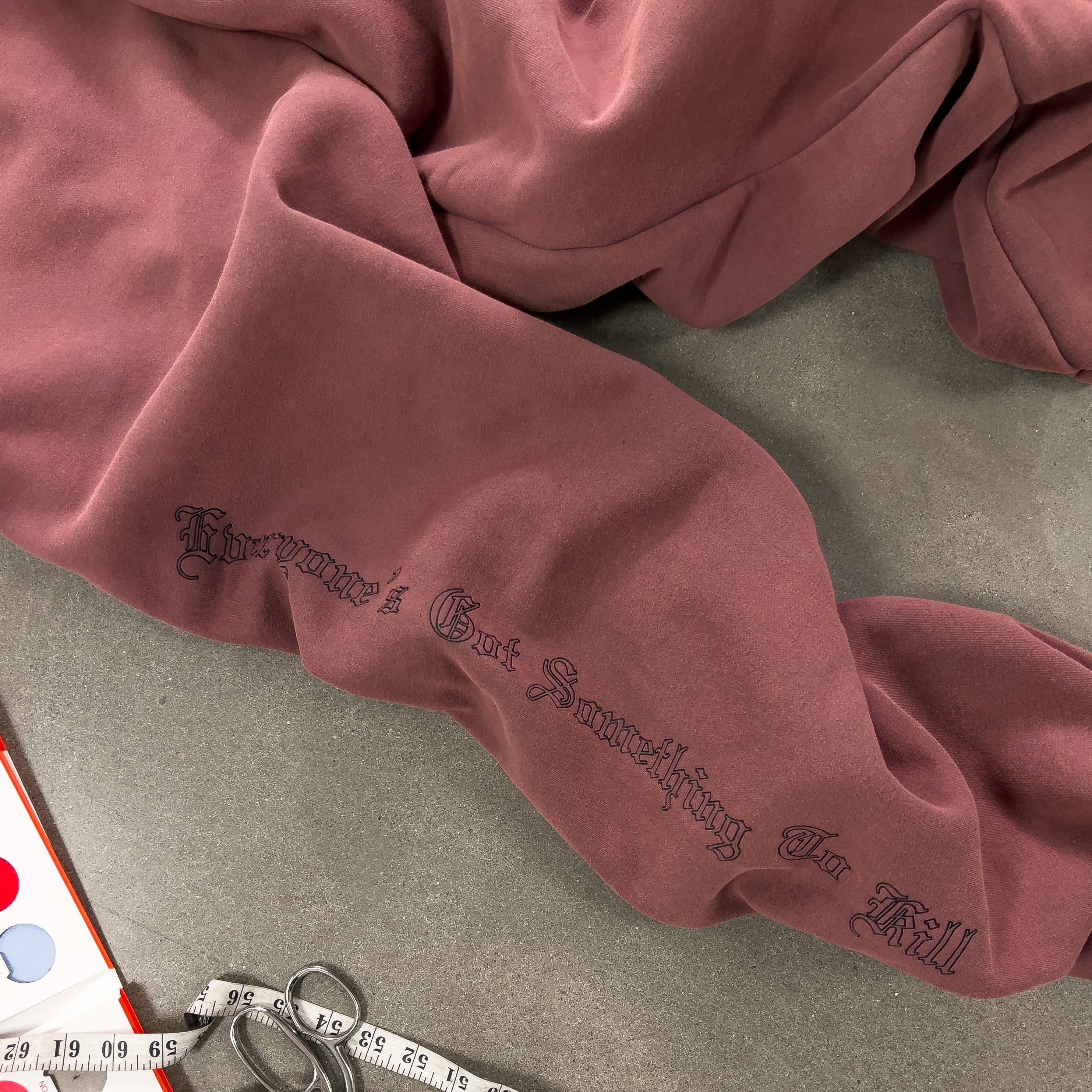 HEAVYWEIGHT LUX WAR WOLF SWEATPANTS - MAROON