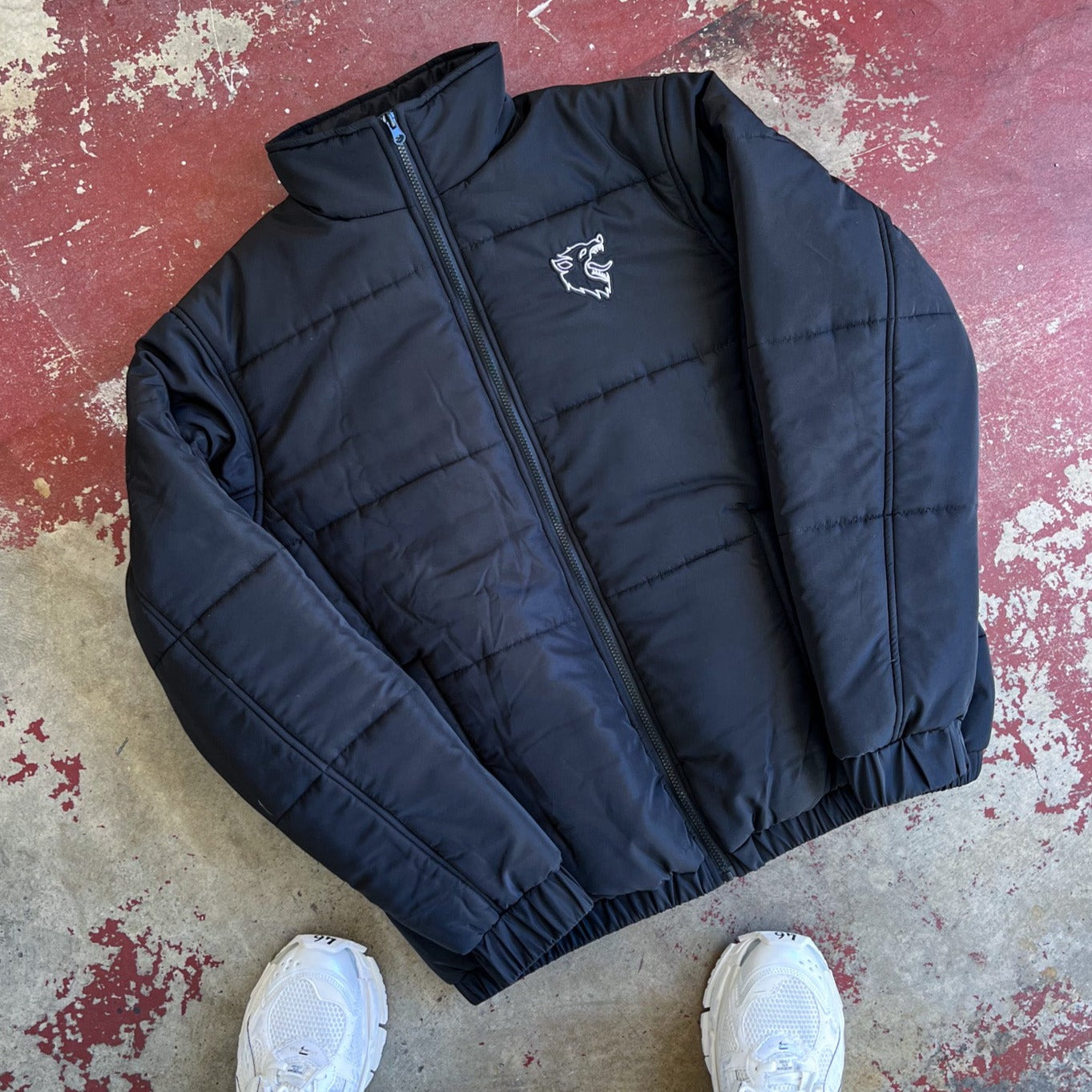 WOLF PUFFER JACKET - BLACK / WHITE