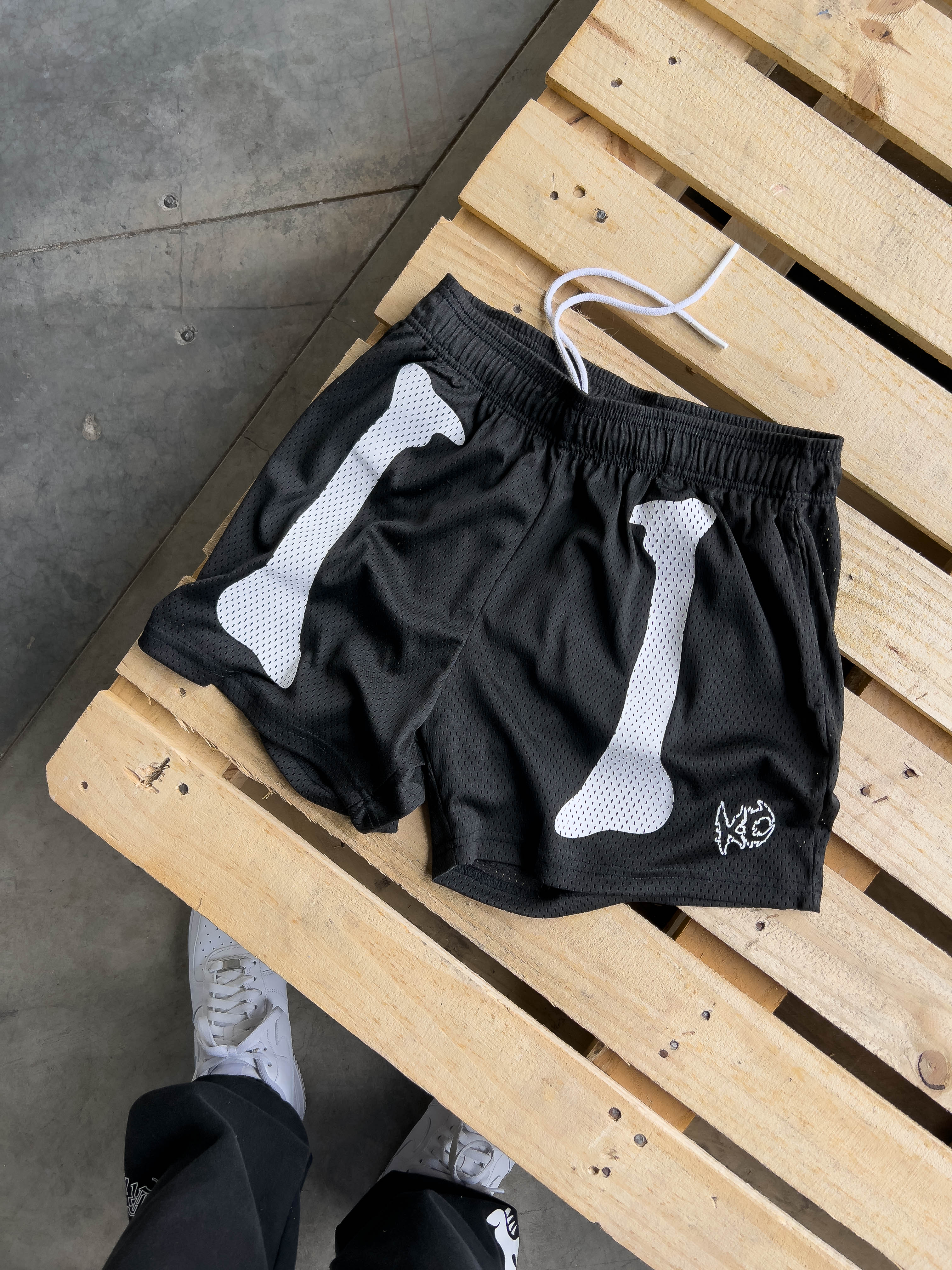 BONE DRY VENTED MESH SHORTS - BLACK / WHITE