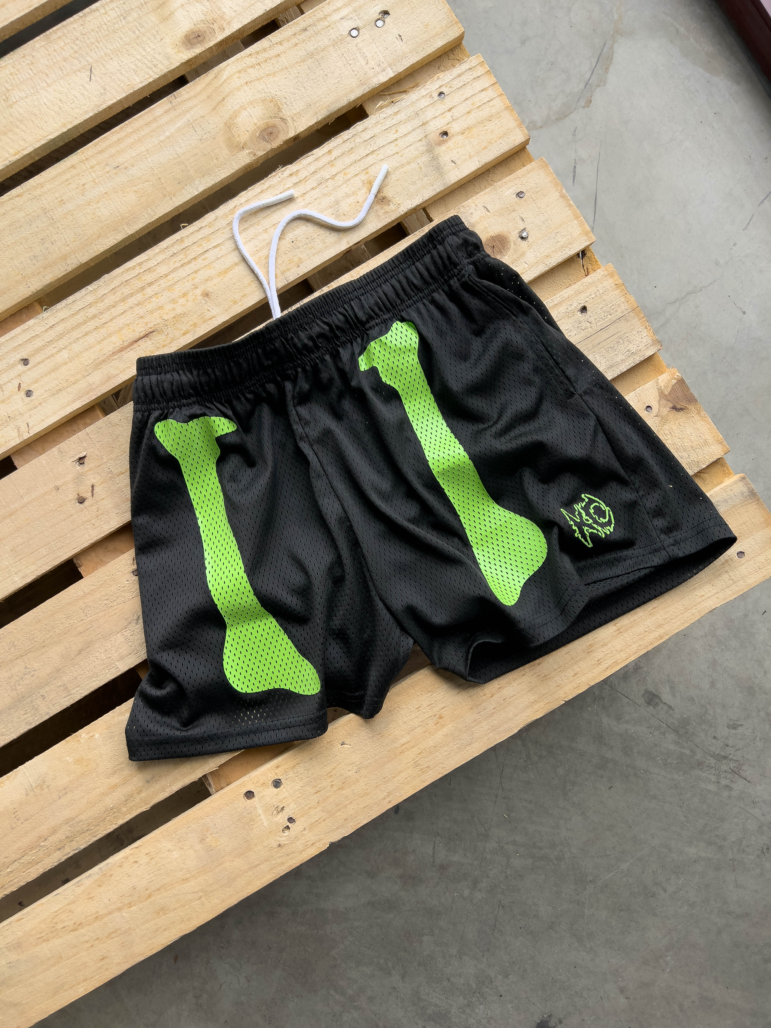 BONE DRY VENTED MESH SHORTS - BLACK / GREEN