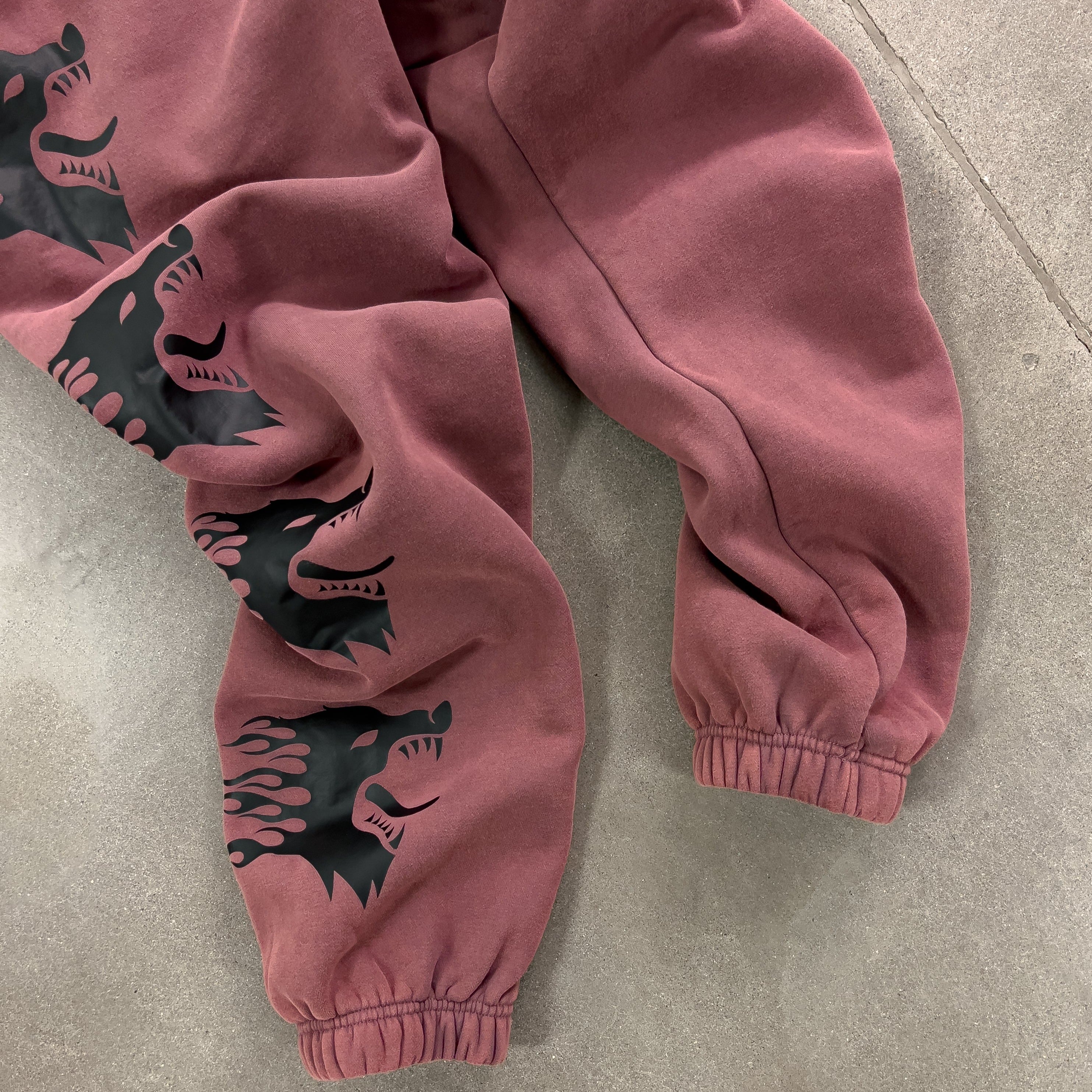 HEAVYWEIGHT LUX WAR WOLF SWEATPANTS - MAROON