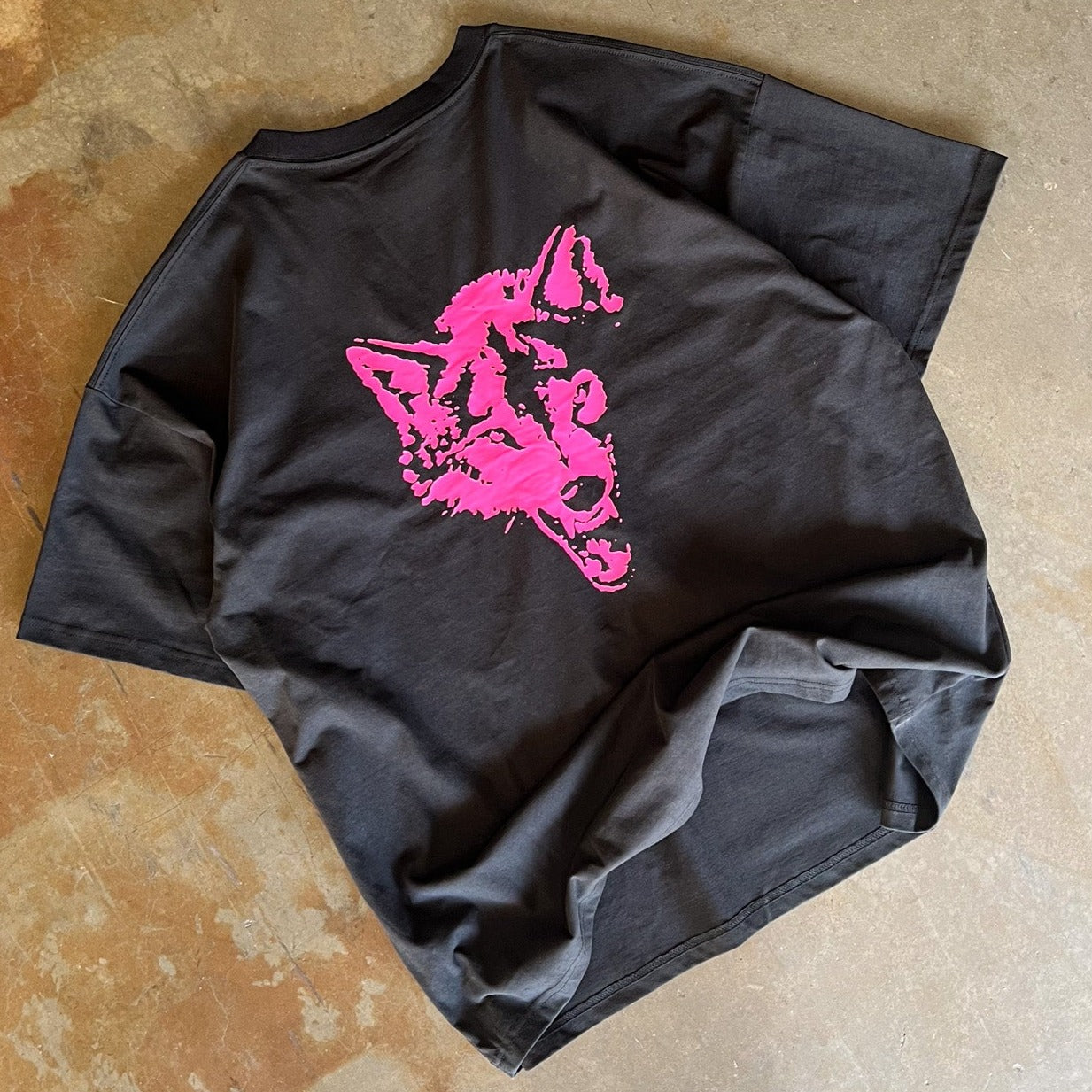 OVERSIZED CLASSIC T-SHIRT - BLACK / PINK