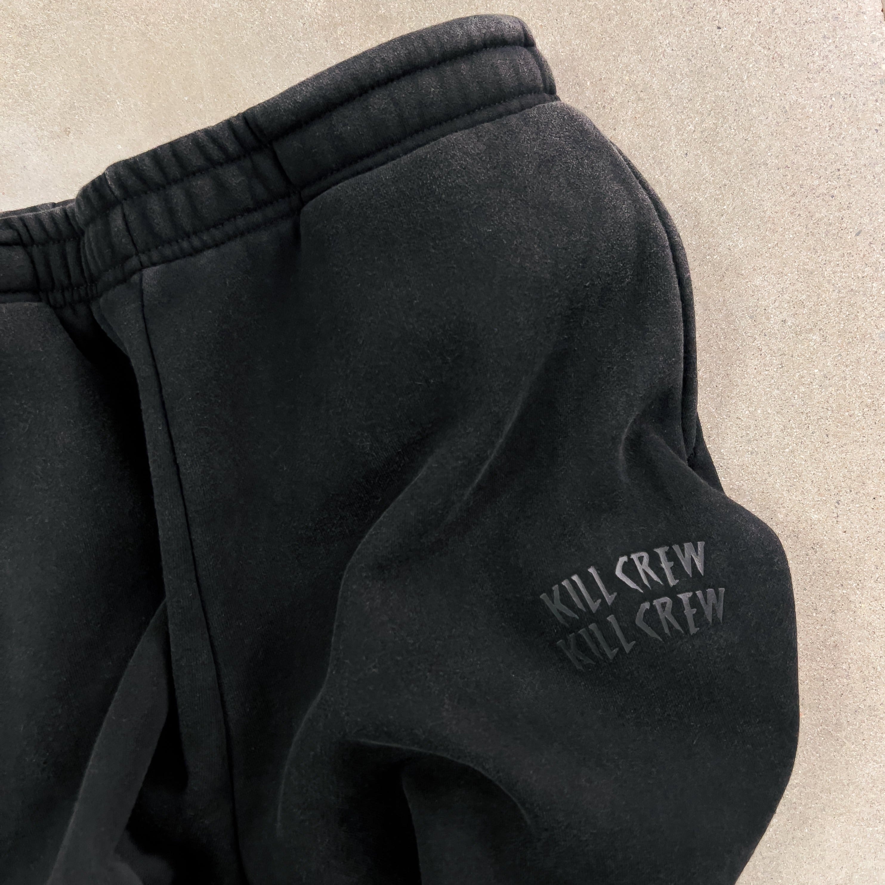 HEAVYWEIGHT LUX WAR WOLF SWEATPANTS - BLACKOUT