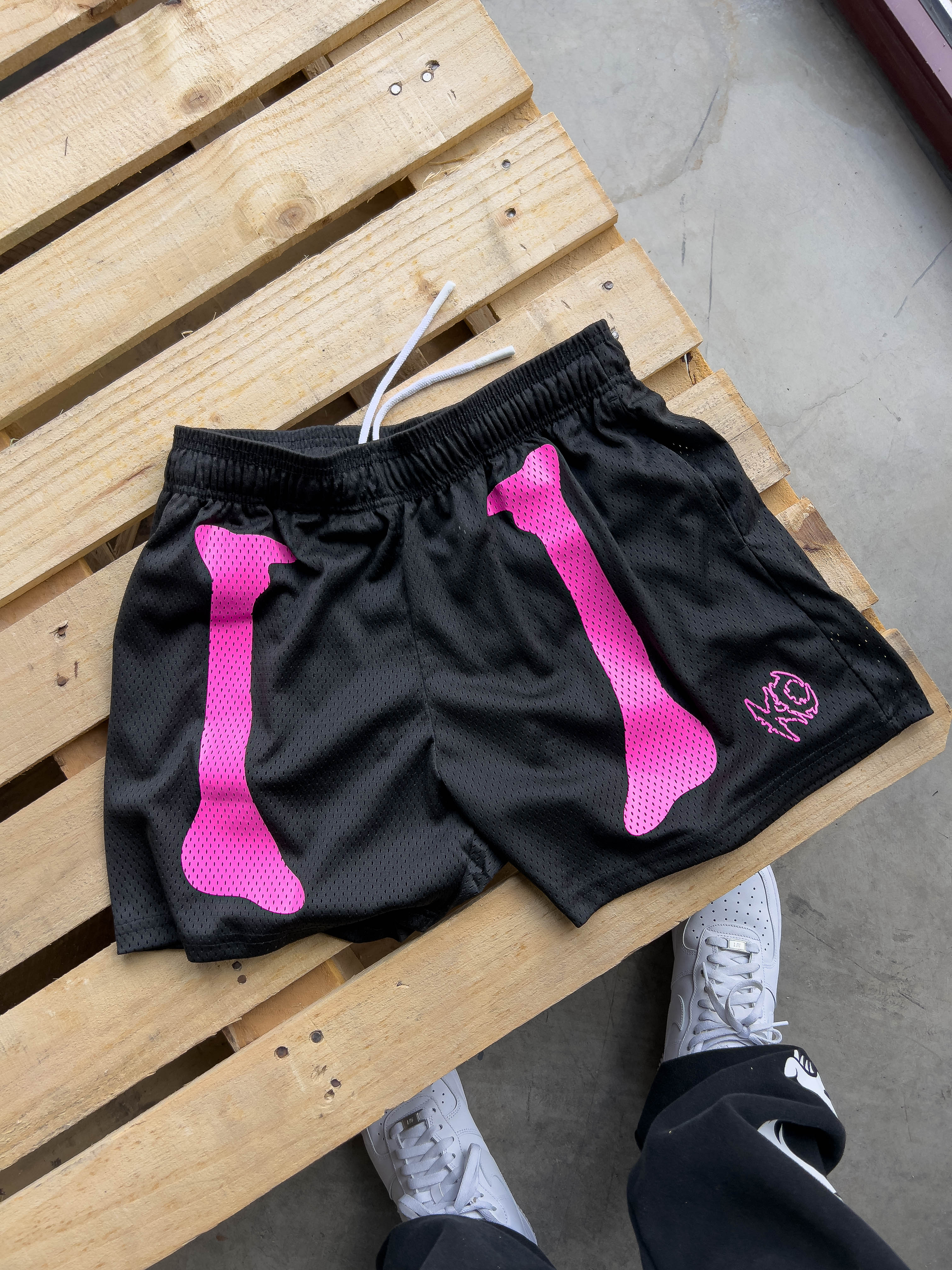 BONE DRY VENTED MESH SHORTS - BLACK / PINK