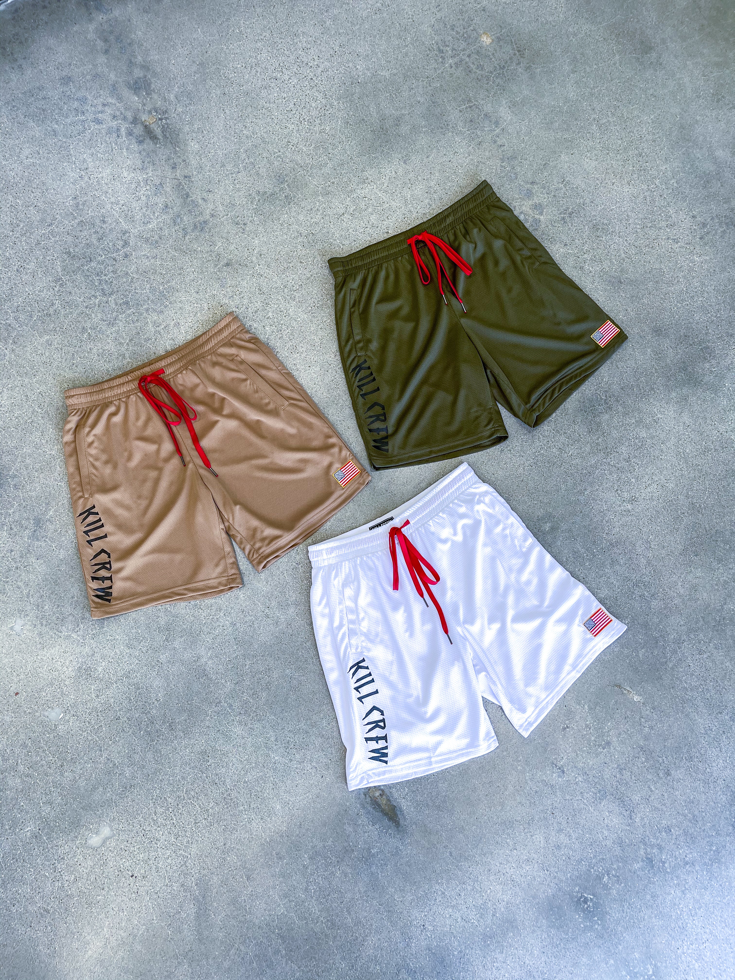 EMBROIDERED FLAG SHORTS - WHITE