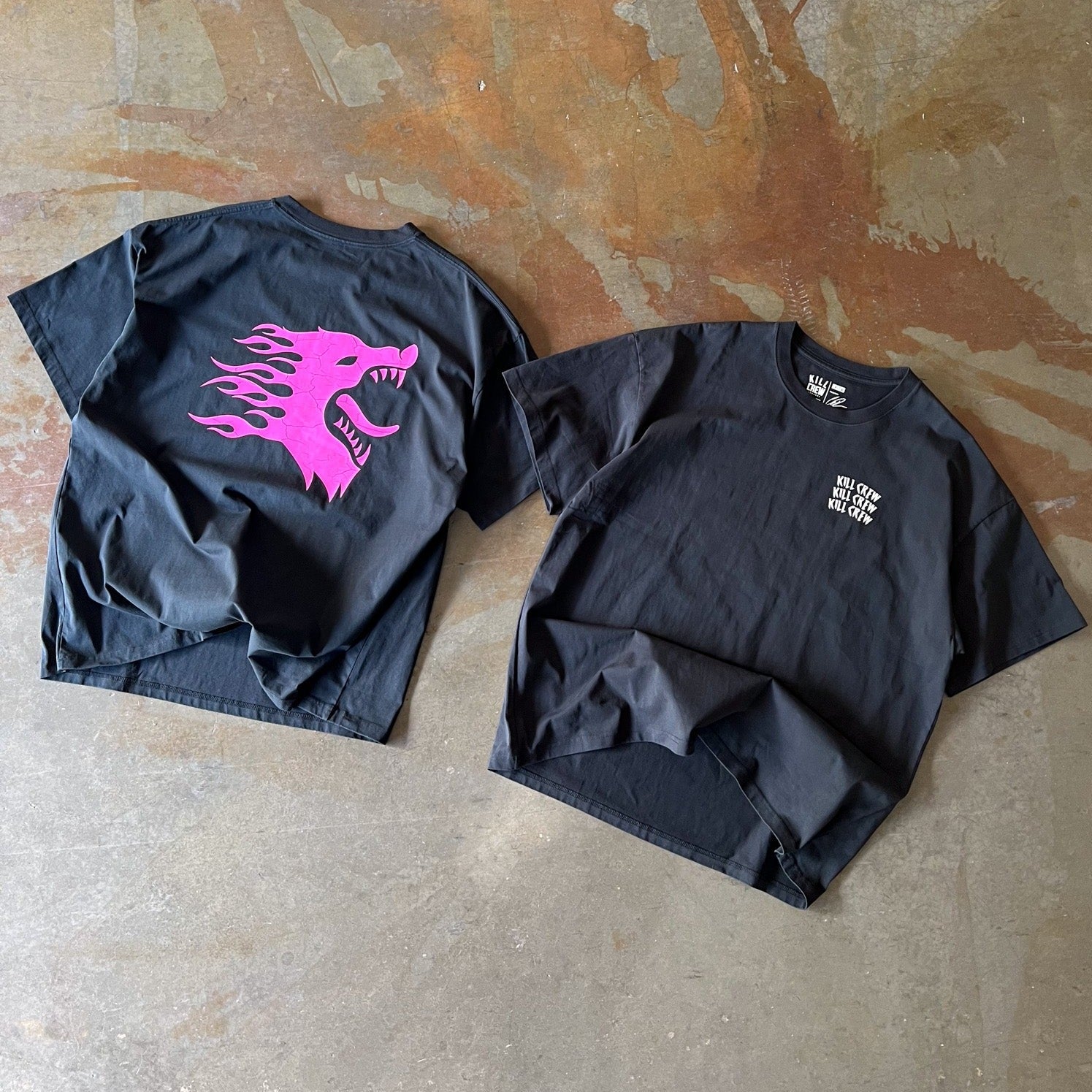 OVERSIZED WAR WOLF T-SHIRT - BLACK / PINK