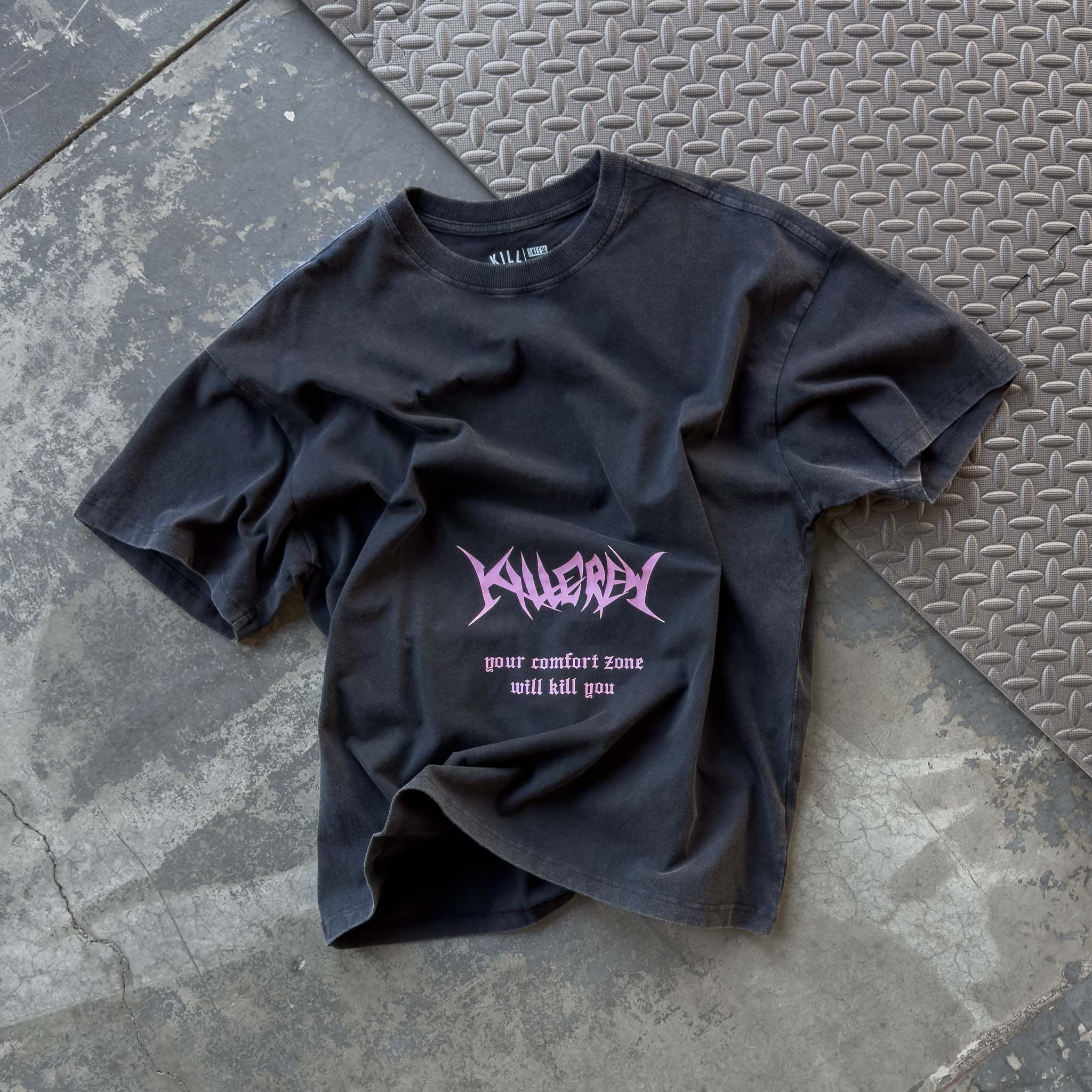 RELAXED FIT COMFORT ZONE T-SHIRT - BLACK / PINK