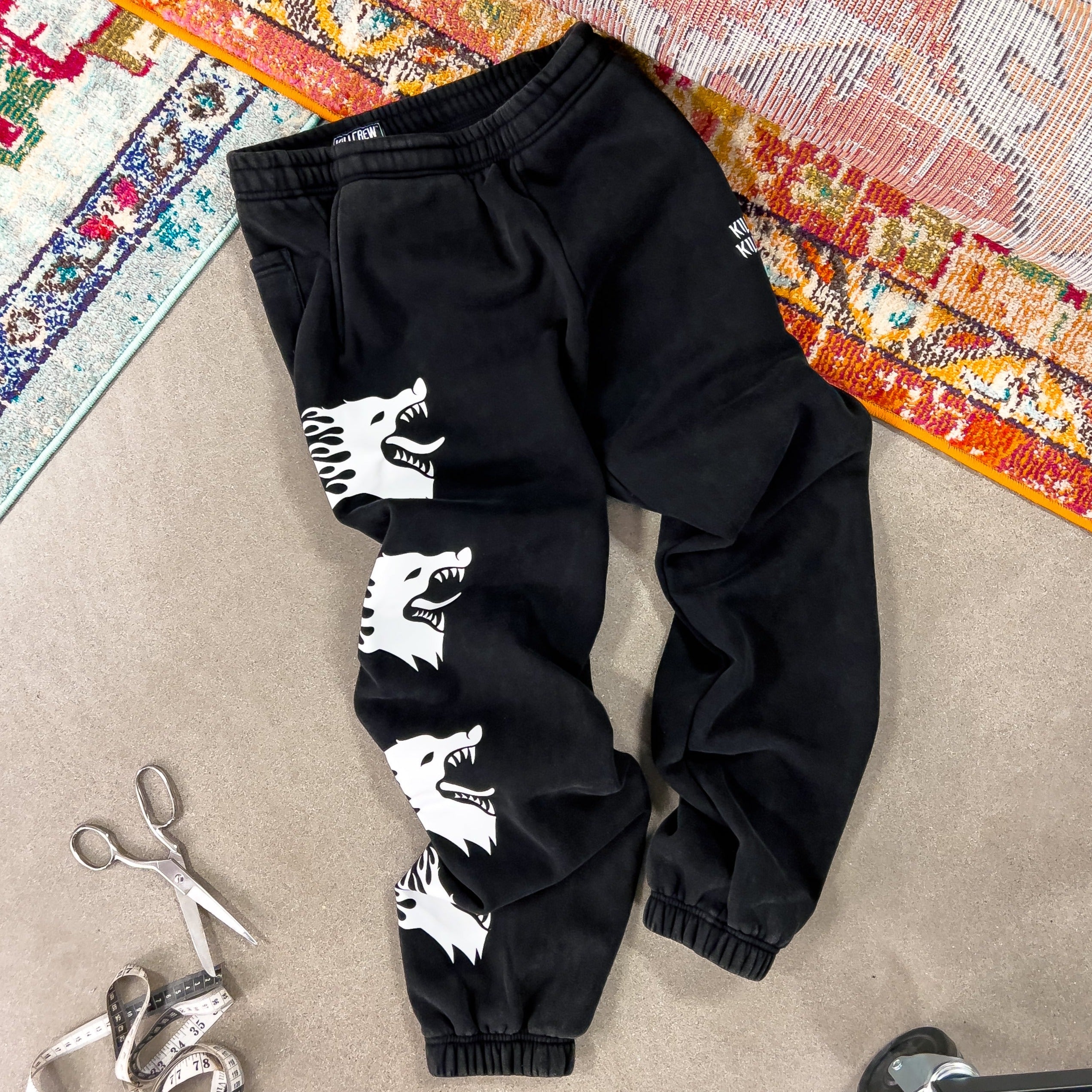 HEAVYWEIGHT LUX WAR WOLF SWEATPANTS - BLACK