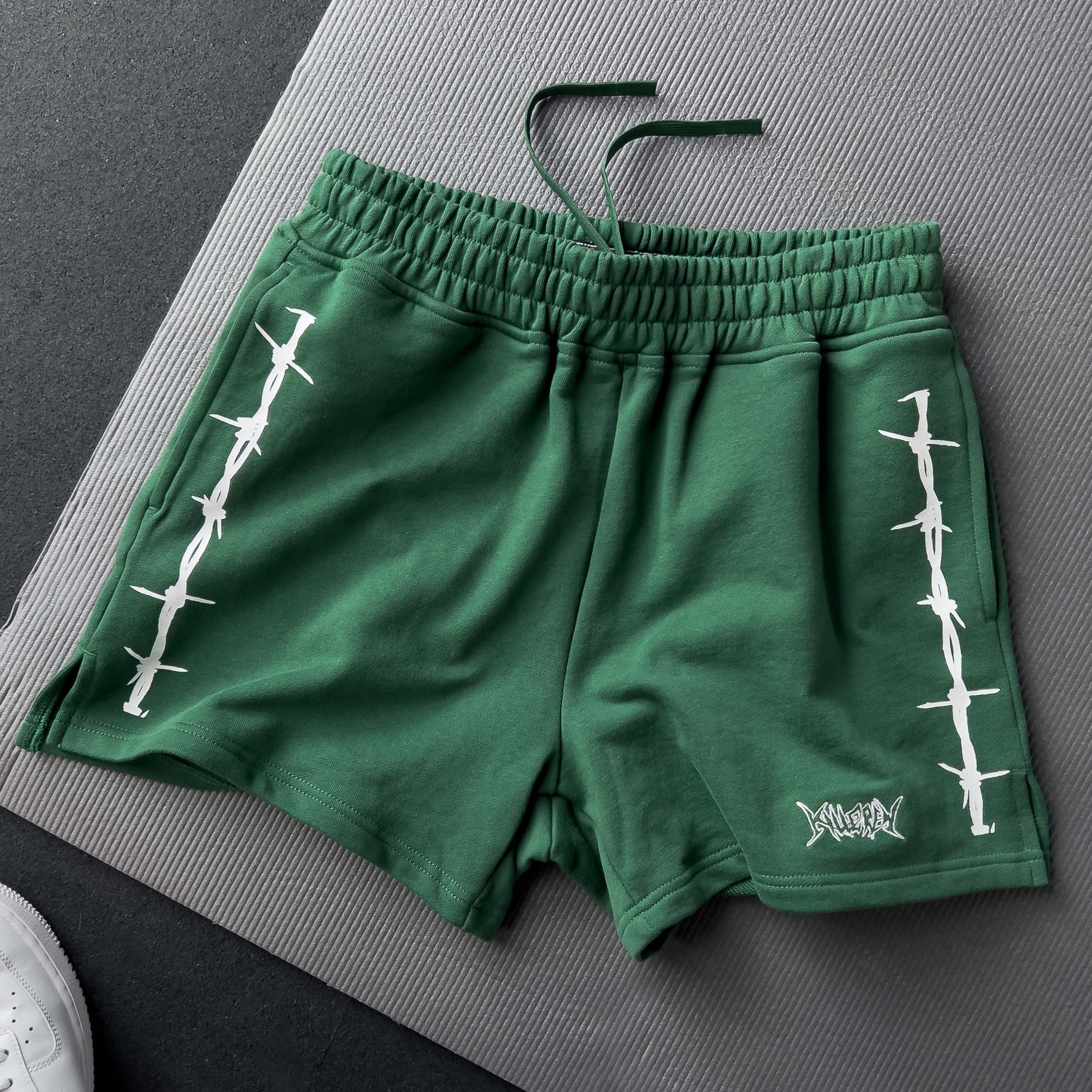 COTTON SHORTS (MID THIGH CUT) BARBWIRE - GREEN / WHITE