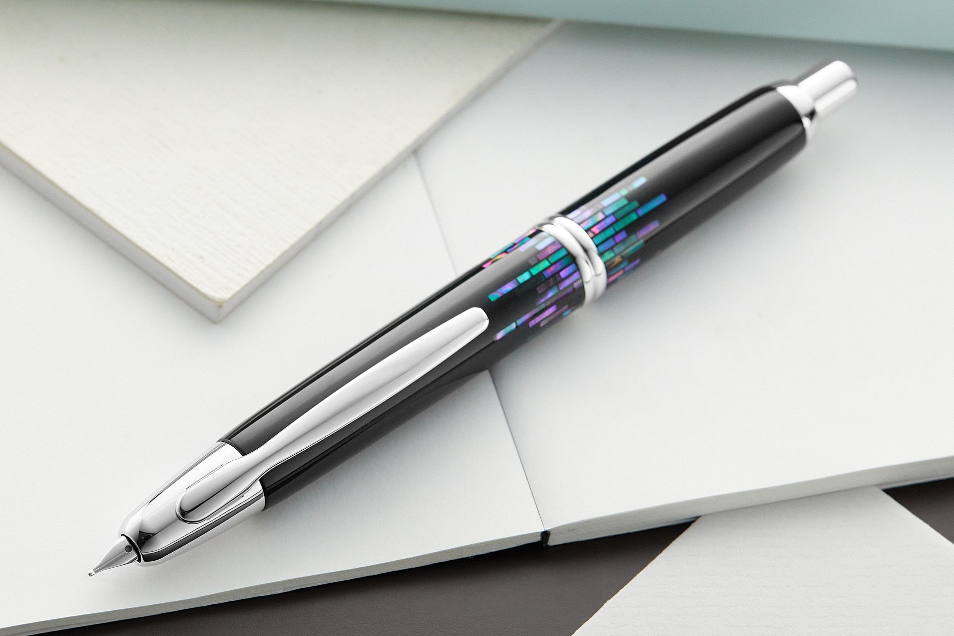 Pilot Vanishing Point Fountain Pen - Raden Stripe