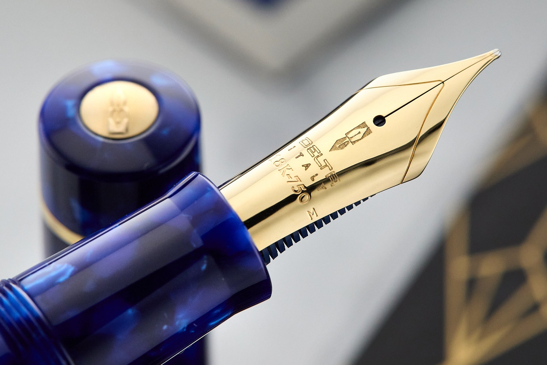 Delta DV Original Mid-Size Fountain Pen - Imperial Blu (Limited Edition)