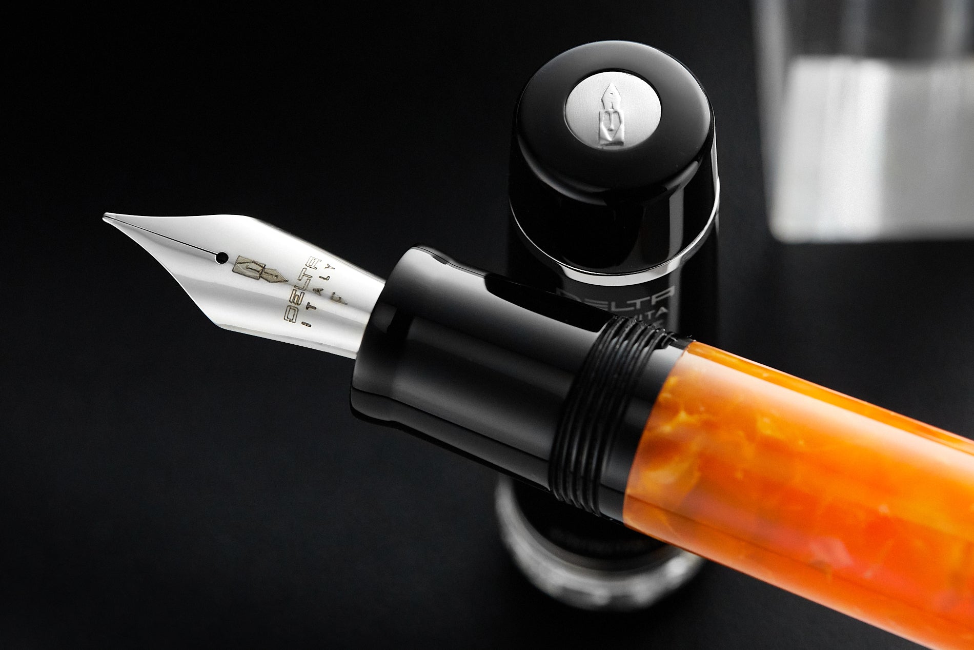 Delta DV Original Mid-Size Fountain Pen - Original