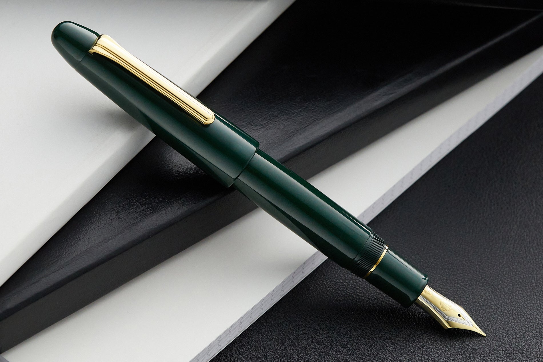 Sailor 1911 King of Pens Color Urushi Ebonite Fountain Pen - Pine Green