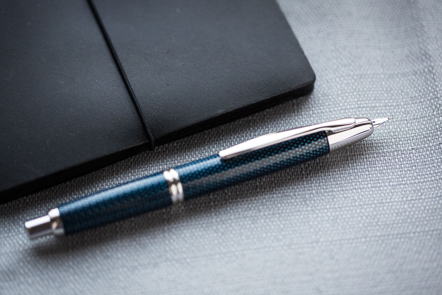 Pilot Vanishing Point Fountain Pen - Blue Carbonesque