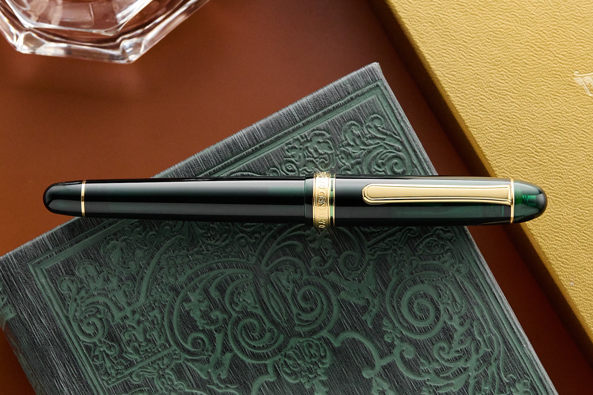 (Bottom Shelf) Platinum #3776 Century Fountain Pen - Laurel Green/Gold