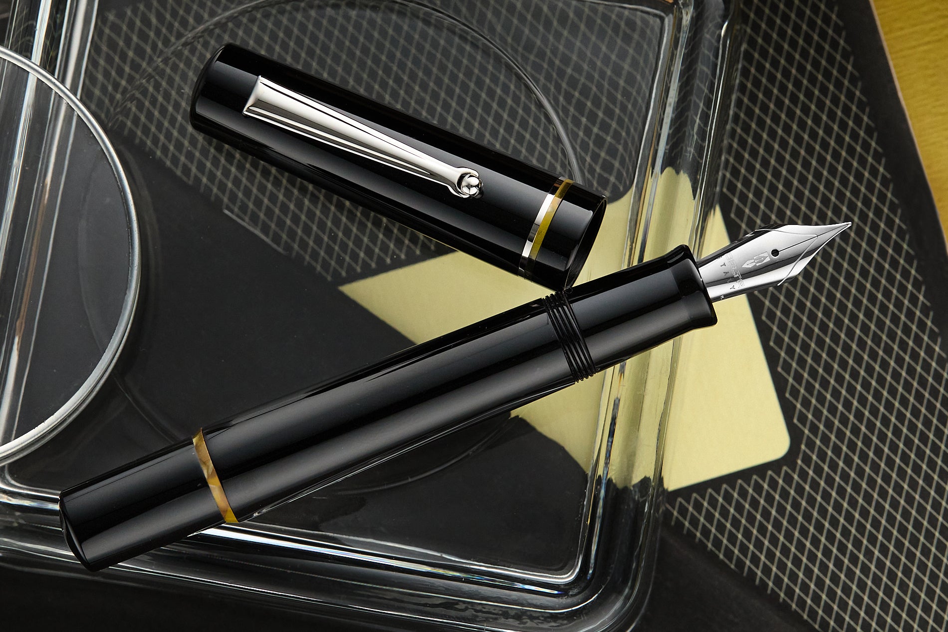 Delta Spaccanapoli Fountain Pen - D'Angio' Black