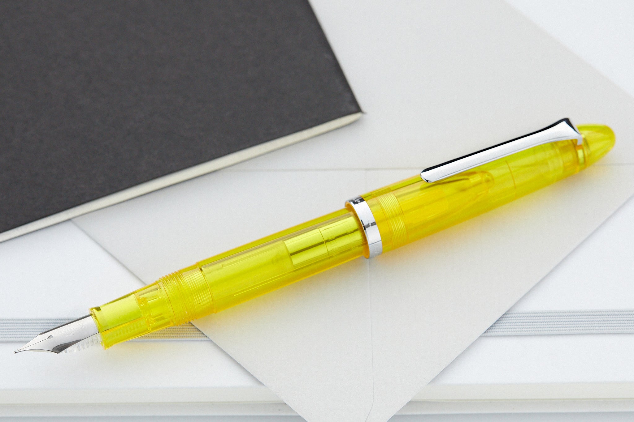 Sailor Compass 1911 Fountain Pen - Transparent Yellow