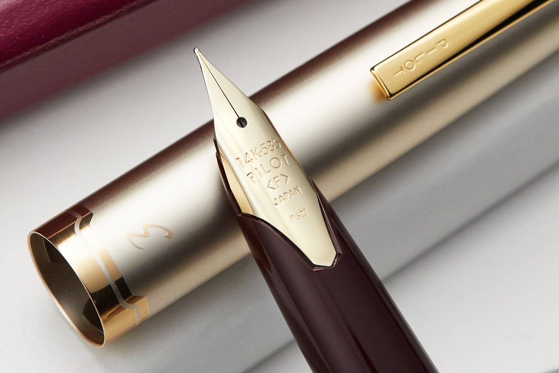 Pilot E95s Fountain Pen - Burgundy/Ivory