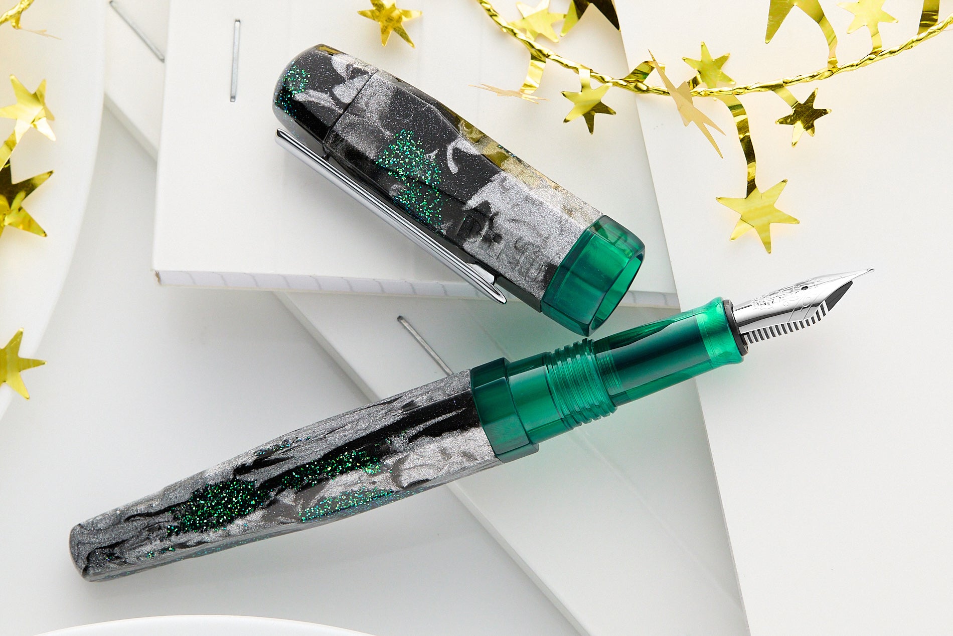 BENU AstroGem Fountain Pen - Leto