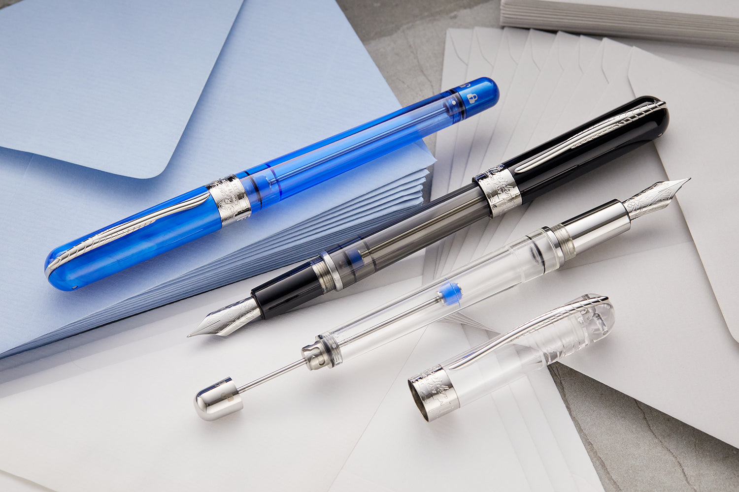 Pineider Avatar UR Twin Tank Touchdown Fountain Pen - Neptune Blue