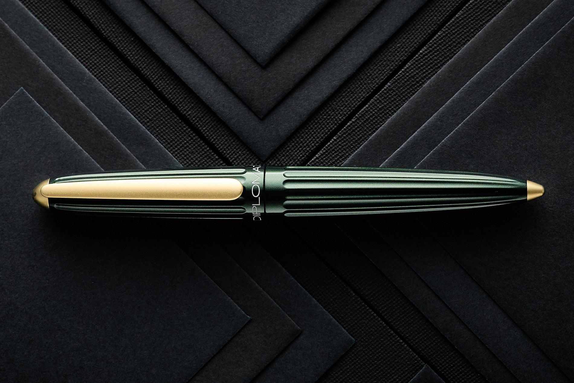 Diplomat Aero Fountain Pen - Evergreen/Gold (Special Edition)