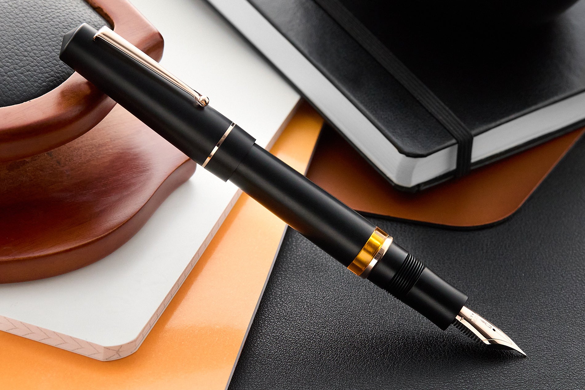 Delta Duna Fountain Pen - Matte Black