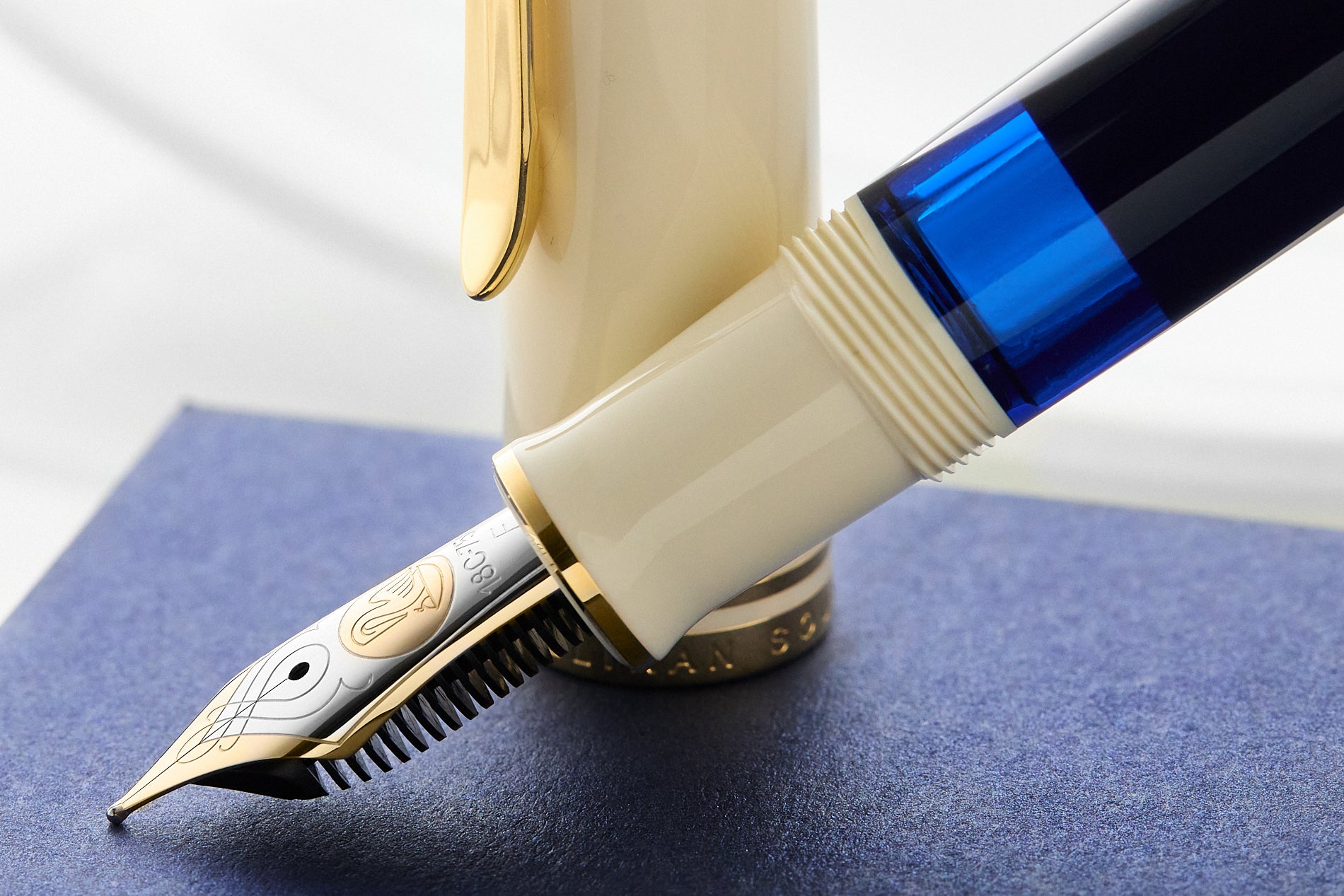 Pelikan M800 Fountain Pen - Cream Blue (Special Edition)