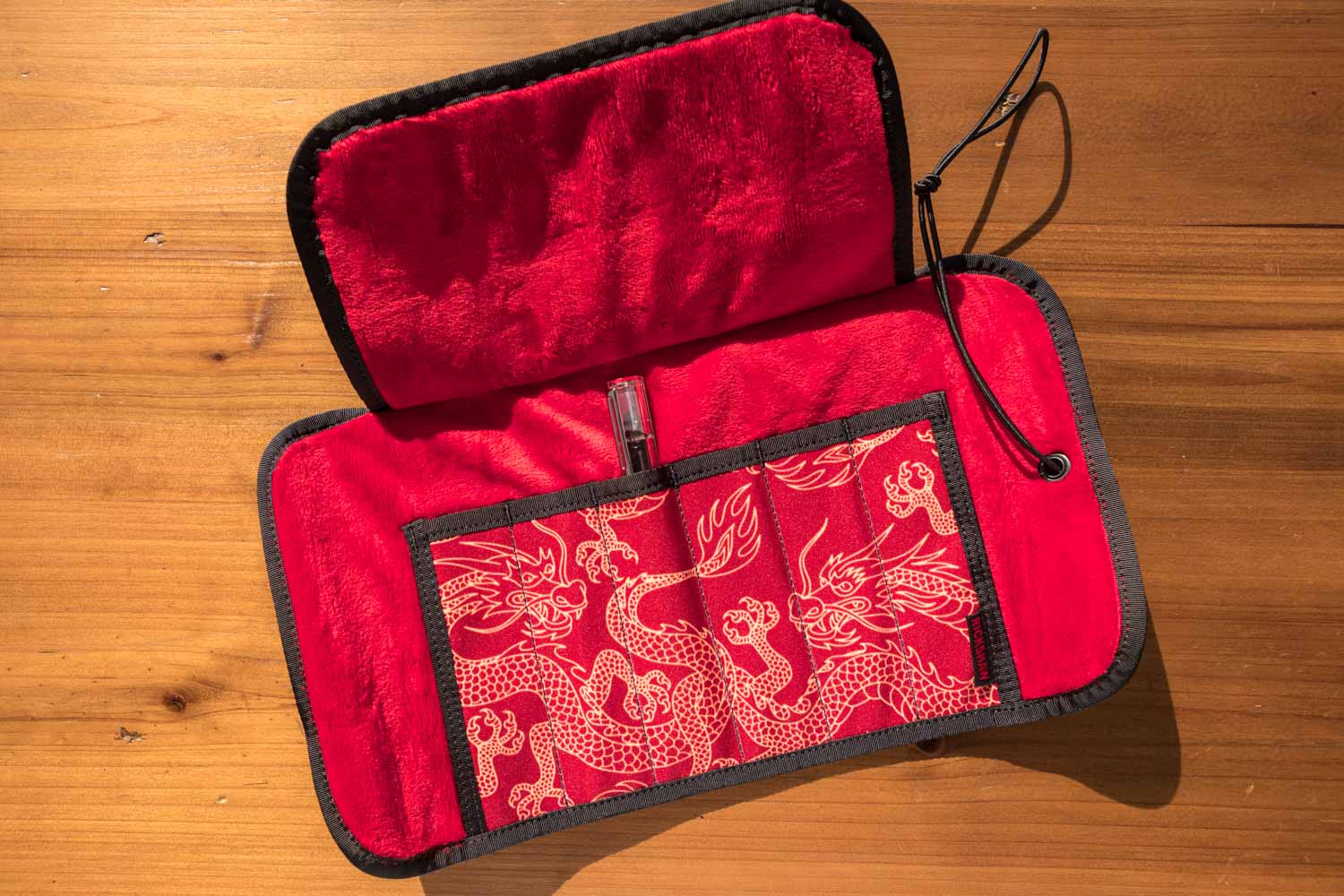 Rickshaw Bagworks Deluxe 6-Pen Roll - Red/Gold Dragon