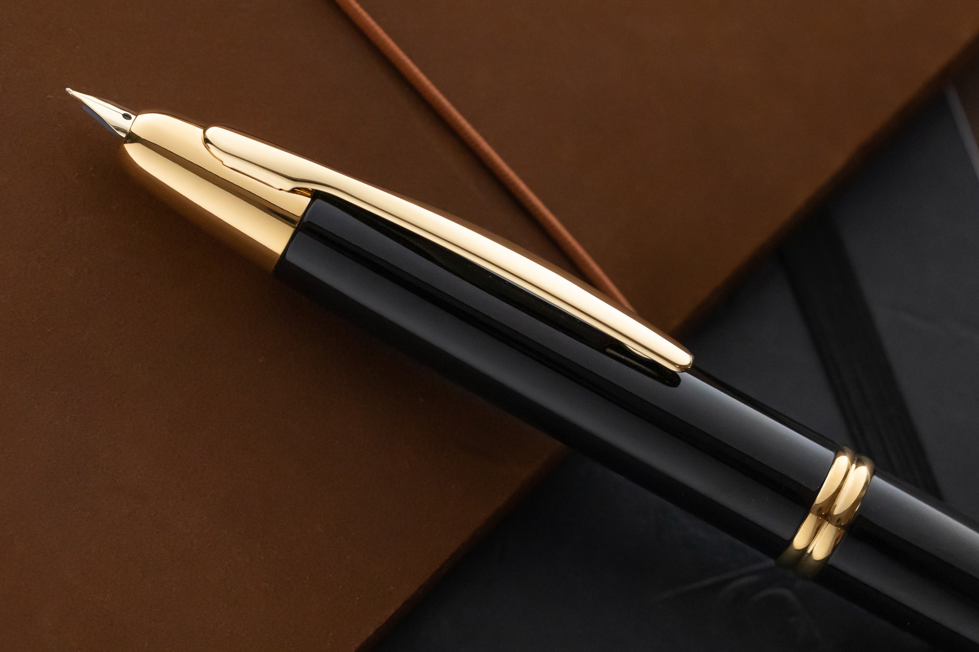 Pilot Vanishing Point Fountain Pen - Black/Gold