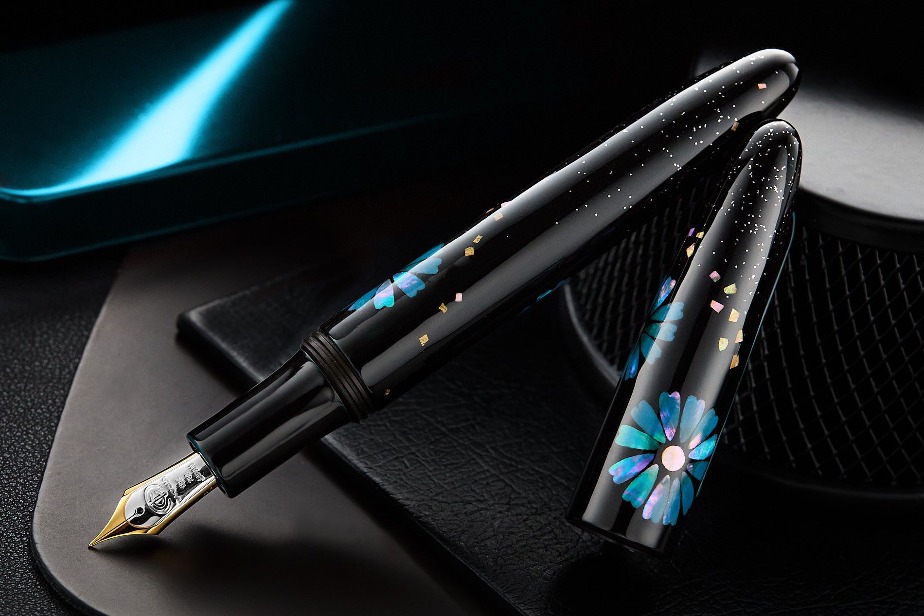 TACCIA Miyabi Bon-Bori Fountain Pen - Blue Daisies (Limited Edition)