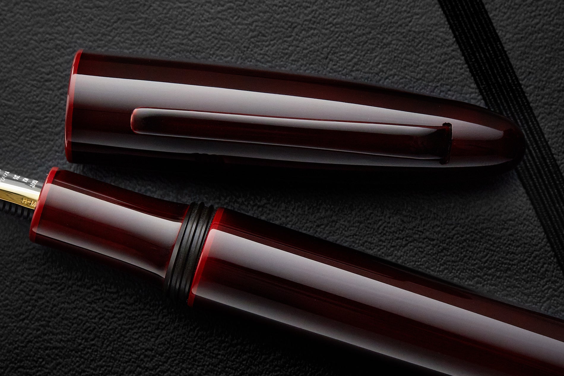 TACCIA Miyabi Earth Aka-Tamenuri Fountain Pen (Limited Edition)