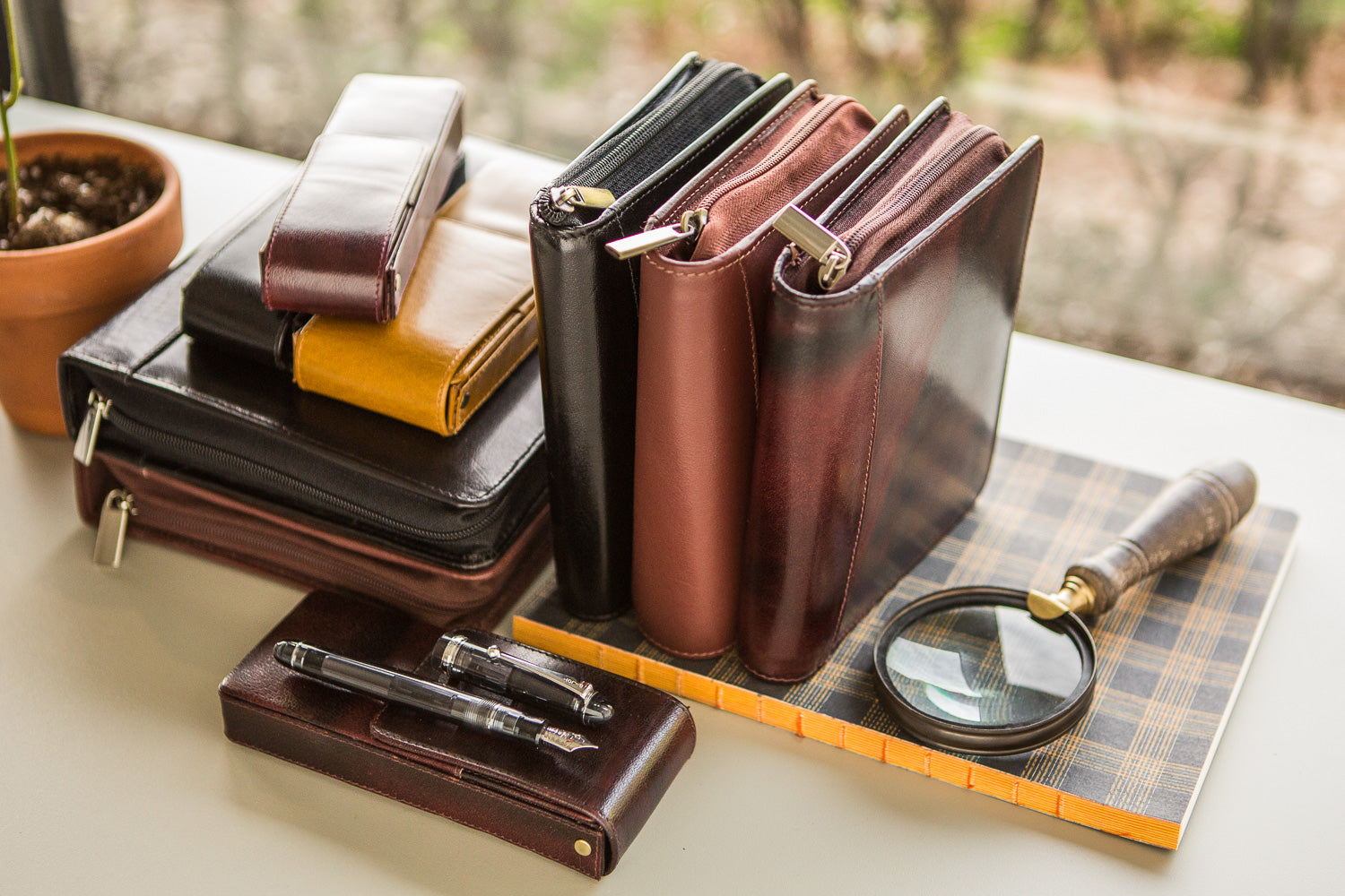 Girologio Triple Magnetic Closure Pen Case - Oxblood