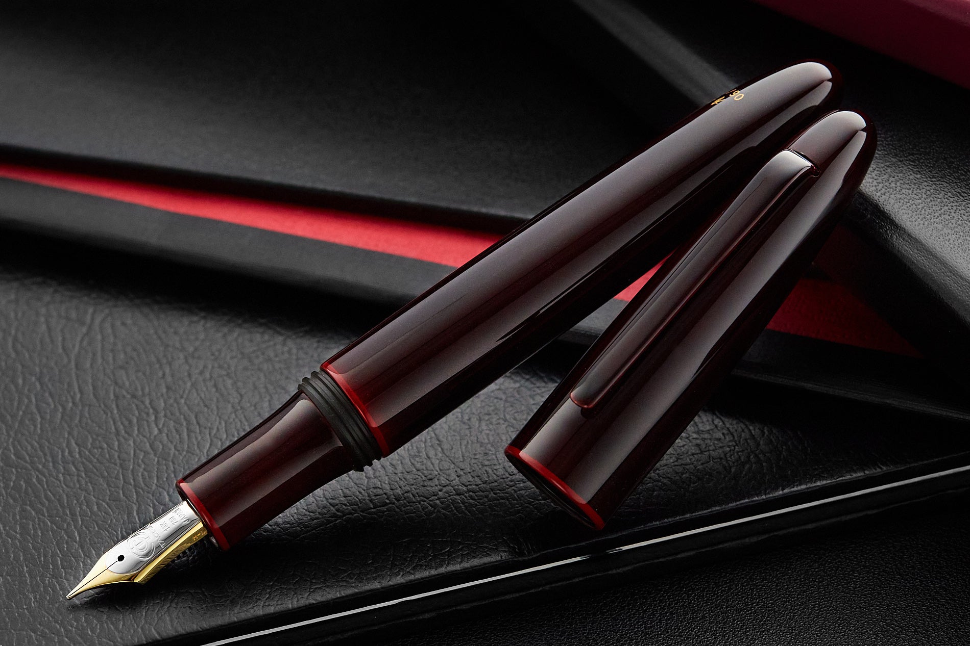 TACCIA Miyabi Earth Aka-Tamenuri Fountain Pen (Limited Edition)