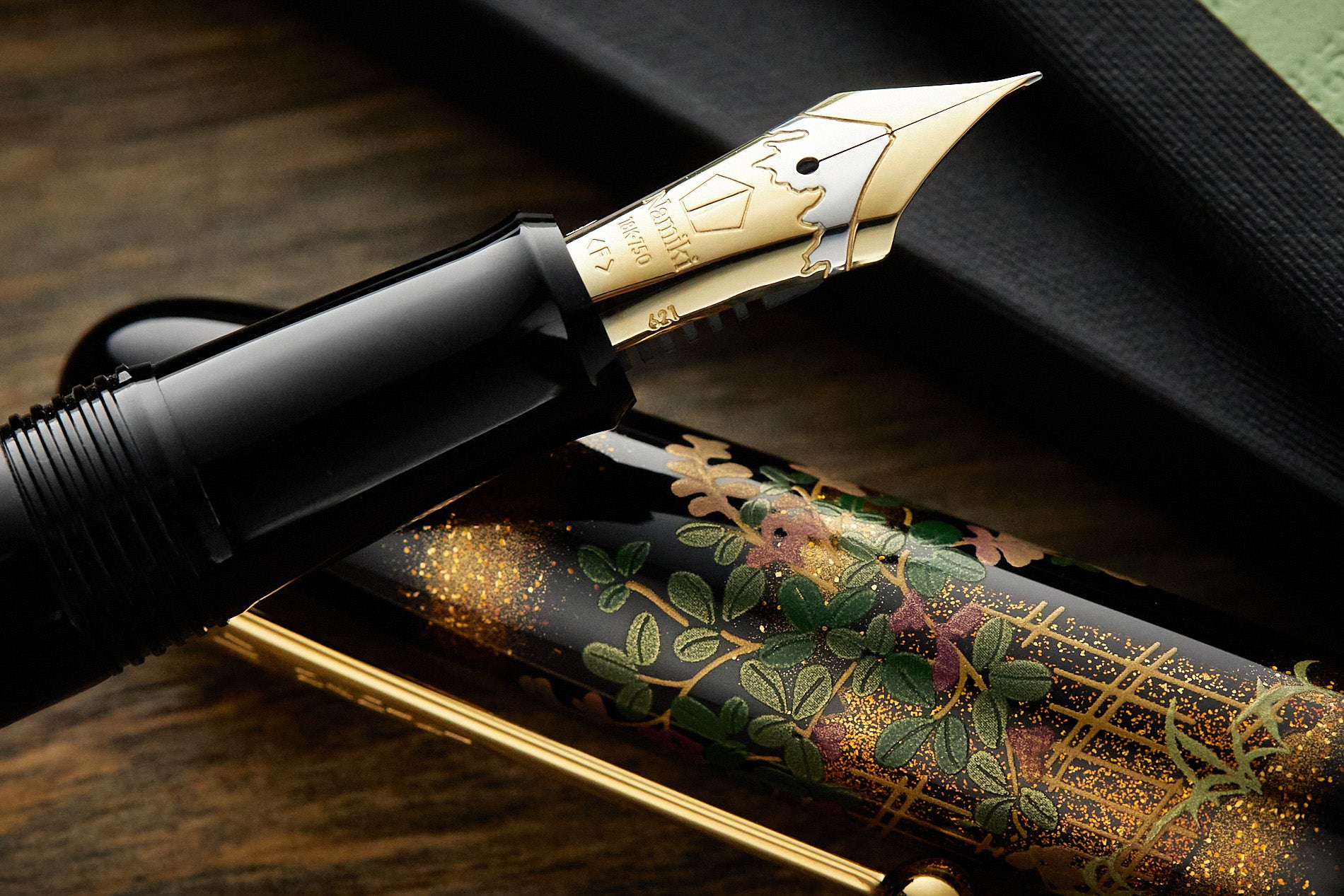 Namiki Yukari Maki-e Fountain Pen - Flower Fence