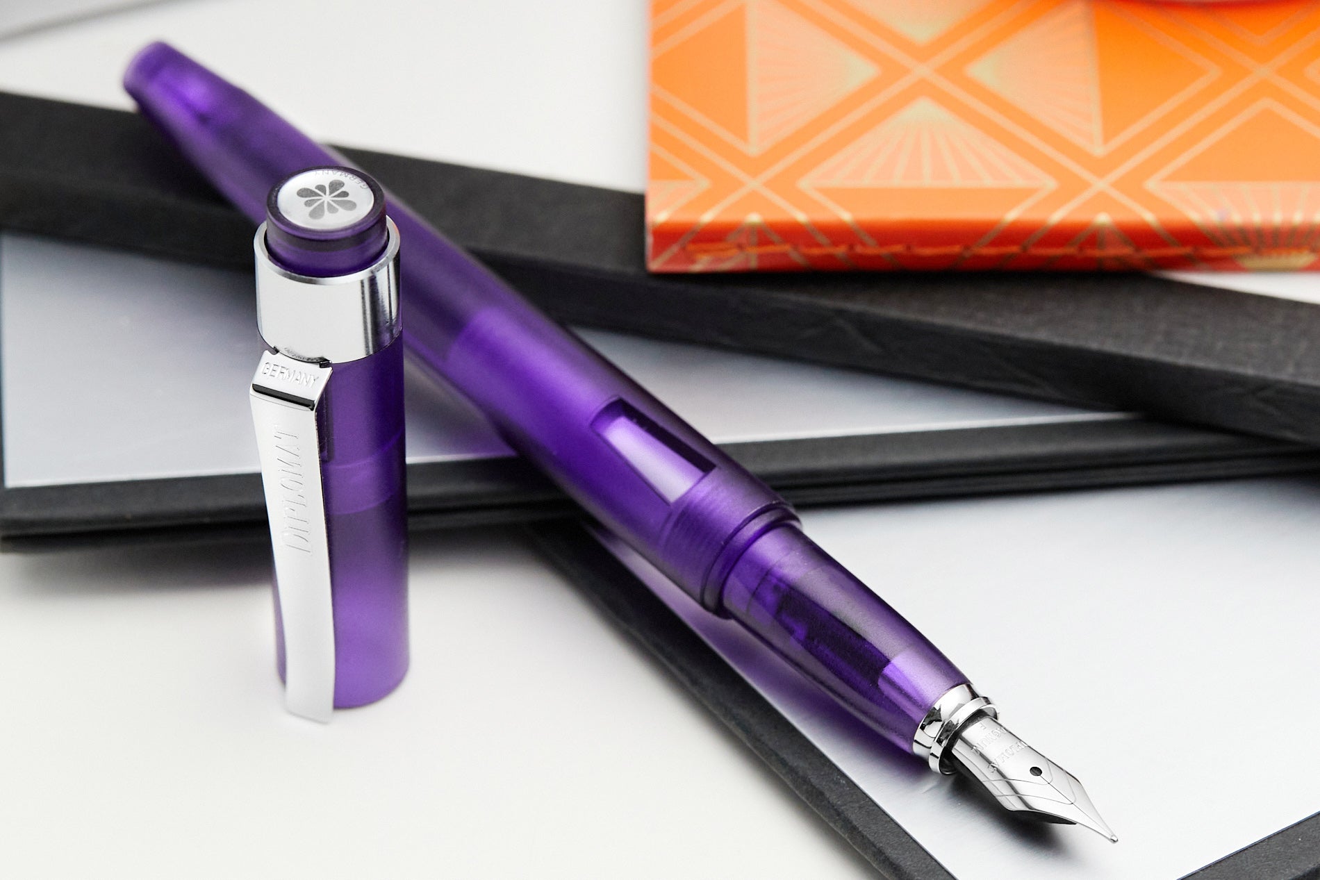 Diplomat Magnum Fountain Pen - Demo Purple