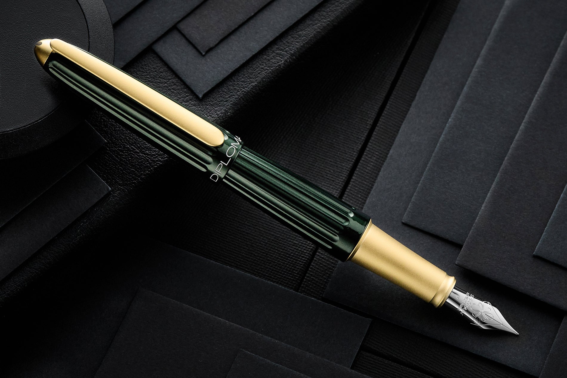 Diplomat Aero Fountain Pen - Evergreen/Gold (Special Edition)